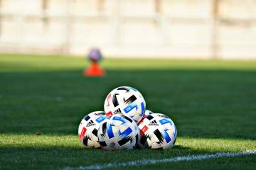 李昊炎展现顶尖球商，逆足破门技惊四座（配图示意）